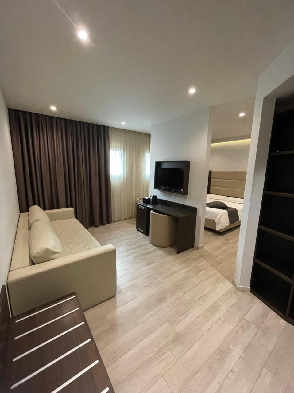 Hotelluxuryprato エクステリア 写真